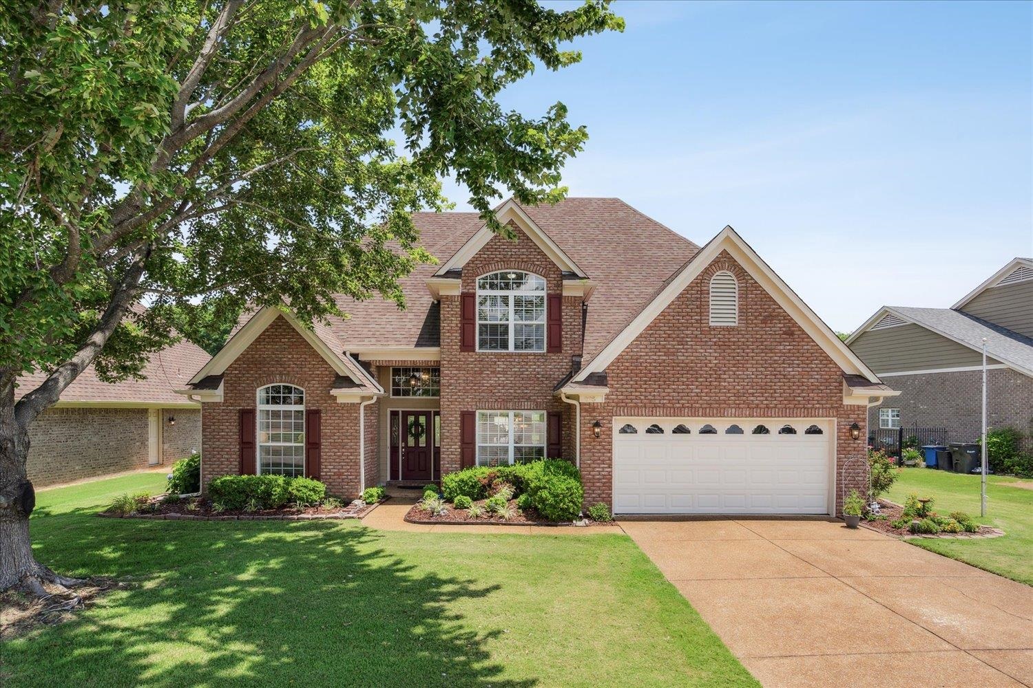 Oakland, Tennessee 38060, United States, 5 Bedrooms Bedrooms, ,3 BathroomsBathrooms,Residential,Pending,53618