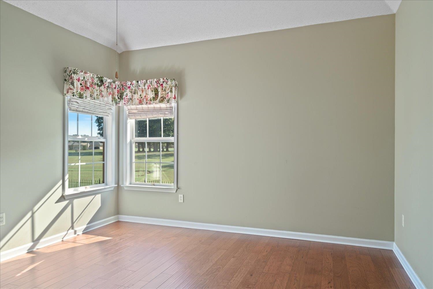 Oakland, Tennessee 38060, United States, 5 Bedrooms Bedrooms, ,3 BathroomsBathrooms,Residential,Pending,53618