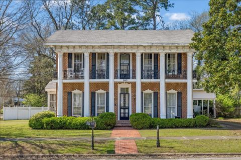 Photo of 104 N MAURY ST, Holly Springs, MS 38635 (MLS # 10217284)