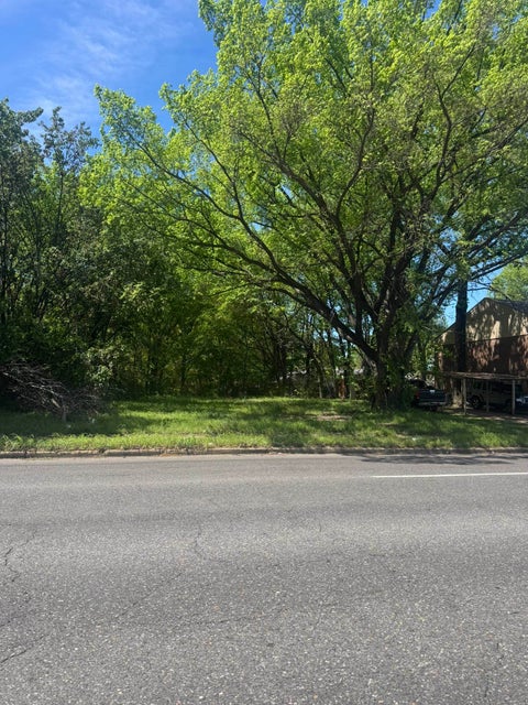 Photo of 3443 S MENDENHALL RD, Memphis, TN 38115 (MLS # 10219939)