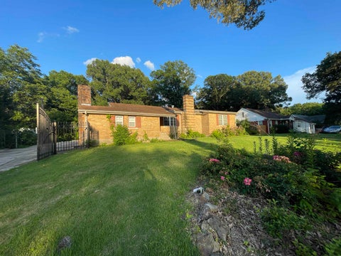 Photo of 3330 LAKEVIEW RD, Memphis, TN 38116 (MLS # 10233396)