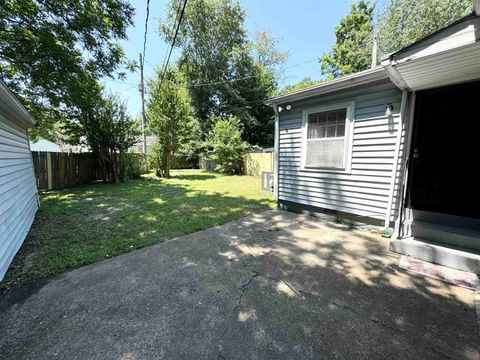 Single Family Residence in Memphis TN 3795 MACON RD 15.jpg