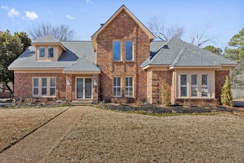 Photo of 2973 OAKLEIGH LN, Germantown, TN 38138 (MLS # 10214491)