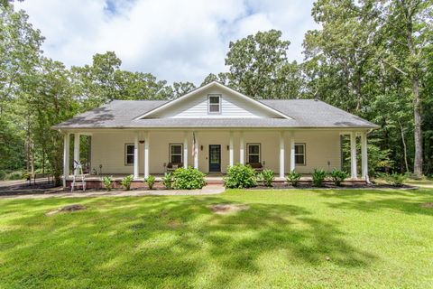 Photo of 40 SUZY CV, Savannah, TN 38372 (MLS # 10212080)