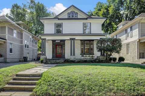 Photo of 1619 EASTMORELAND AVE, Memphis, TN 38104 (MLS # 10212970)