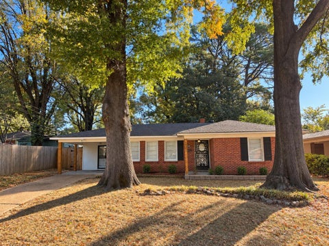 Photo of 1438 WHITEWATER RD, Memphis, TN 38117 (MLS # 10233289)