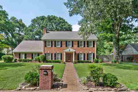 Photo of 7472 MILL RUN DR, Germantown, TN 38138 (MLS # 10227401)