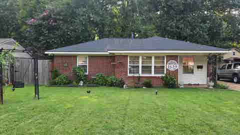 Photo of 1639 COLONIAL RD, Memphis, TN 38117 (MLS # 10227969)