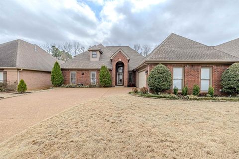 Photo of 946 SPINNAKER LN, Cordova, TN 38018 (MLS # 10216142)