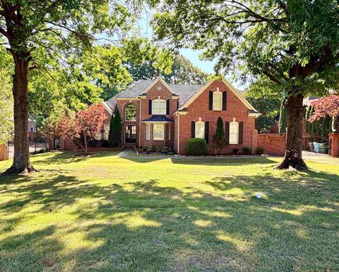 Photo of 1816 NEW RIVERDALE RD, Germantown, TN 38138 (MLS # 10220834)