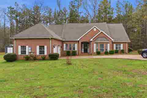 Photo of 915 CLIFFTVIEW RD, Bolivar, TN 38008 (MLS # 10217414)