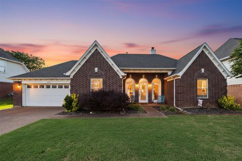 Photo of 9794 KINGSRIDGE DR, Lakeland, TN 38002 (MLS # 10205875)