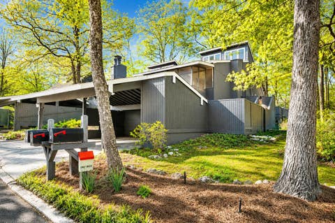 Photo of 1104 N PARKWAY ST 1 #1, Jackson, TN 38305 (MLS # 10222820)