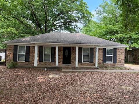 Photo of 5962 RAINTREE DR, Memphis, TN 38115 (MLS # 10220333)