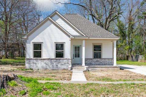 Photo of 319 N MAPLE ST, Covington, TN 38019 (MLS # 10218924)