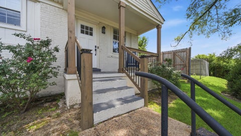 Photo of 226 GREENLAW AVE, Memphis, TN 38105 (MLS # 10223319)
