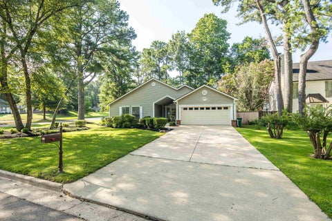 Photo of 8155 W PINE CRK, Germantown, TN 38138 (MLS # 10225599)