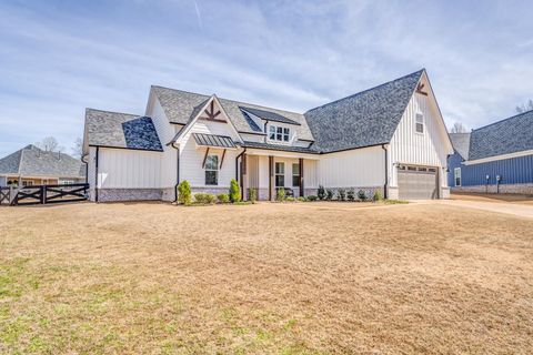 Photo of 255 HIGHLAND PARK CV, Oakland, TN 38060 (MLS # 10192936)