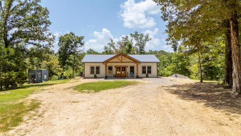 Photo of 395 WEST DR, Savannah, TN 38372 (MLS # 10225042)