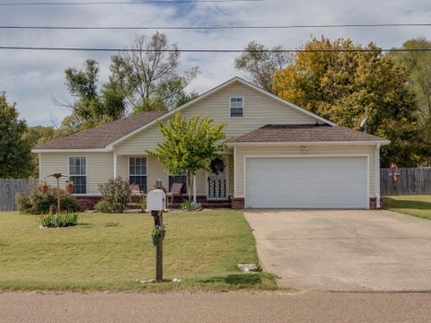 Photo of 47 COUNTRY CROSSING ST, Atoka, TN 38004 (MLS # 10233325)