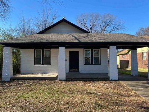 Photo of 915 GARLAND ST, Memphis, TN 38107 (MLS # 10207226)