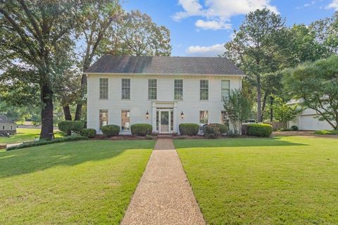 Photo of 2530 SHEPHERDWOOD LN, Germantown, TN 38138 (MLS # 10210843)