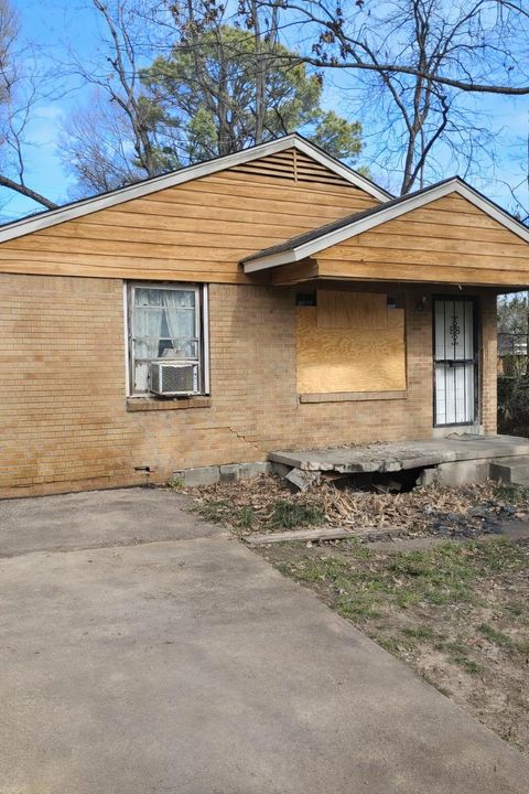 Photo of 1550 ELLSWORTH ST, Memphis, TN 38111 (MLS # 10213860)