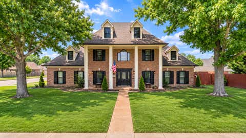 Photo of 434 BOWLING BROOK DR, Collierville, TN 38017 (MLS # 10226694)