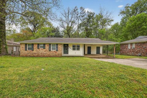 Photo of 2303 ST ELMO AVE, Memphis, TN 38127 (MLS # 10219321)