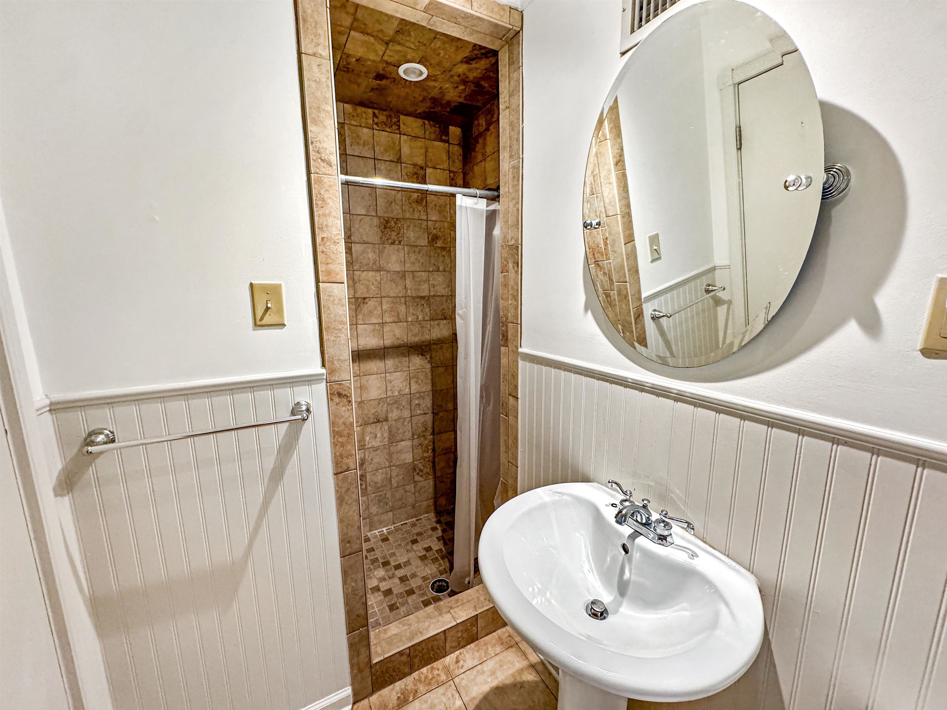 Memphis, Tennessee 38120, United States, 3 Bedrooms Bedrooms, ,2 BathroomsBathrooms,Residential,Active,234775