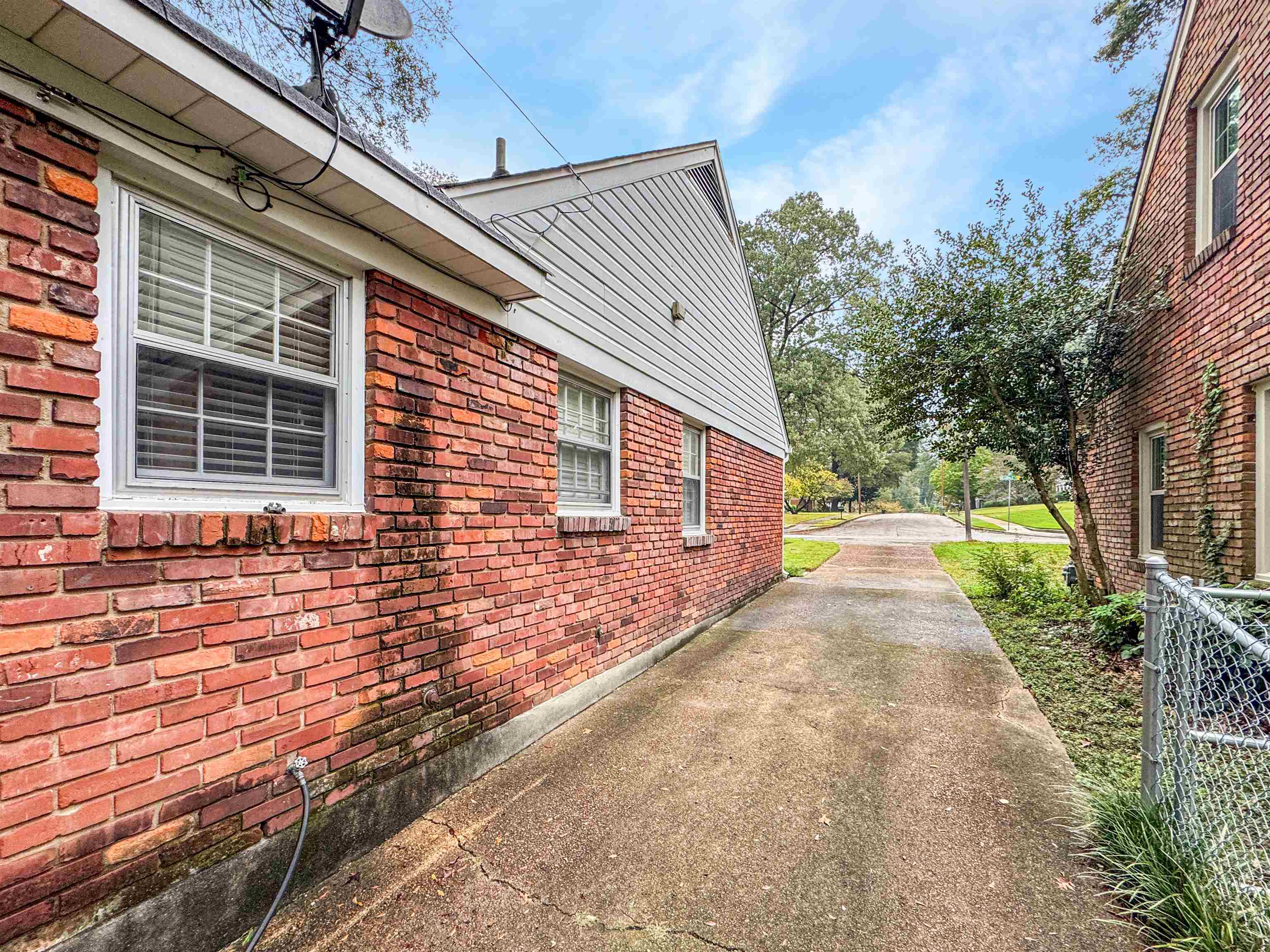 Memphis, Tennessee 38120, United States, 3 Bedrooms Bedrooms, ,2 BathroomsBathrooms,Residential,Active,234775