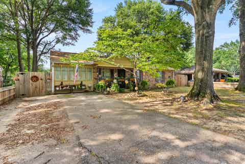 Photo of 3010 NORMANDY DR, Horn Lake, MS 38637 (MLS # 10226046)