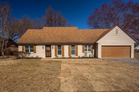 Photo of 5782 PINOLA AVE, Bartlett, TN 38134 (MLS # 10215750)