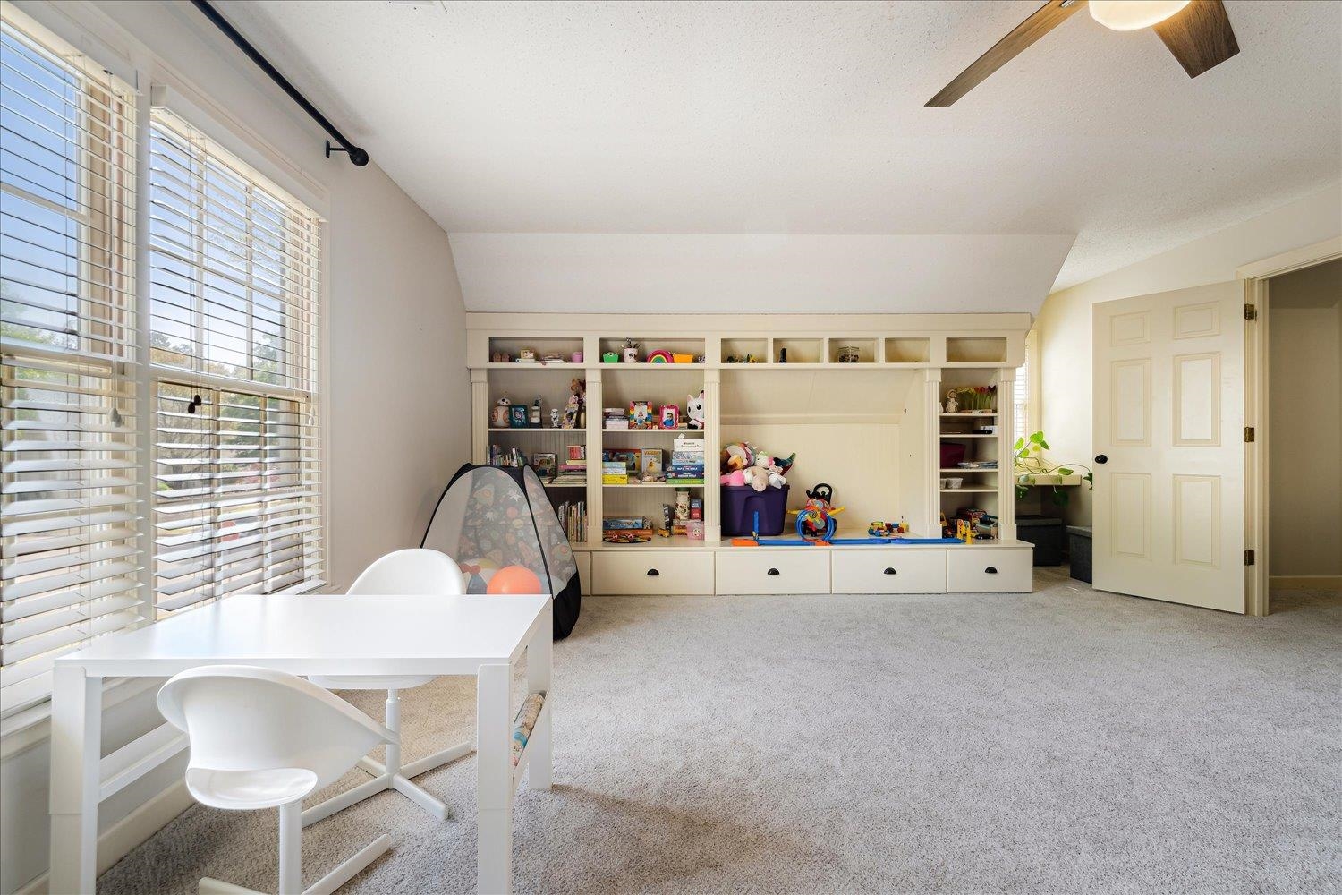 Germantown, Tennessee 38139, United States, 4 Bedrooms Bedrooms, ,4 BathroomsBathrooms,Residential,Active,110946