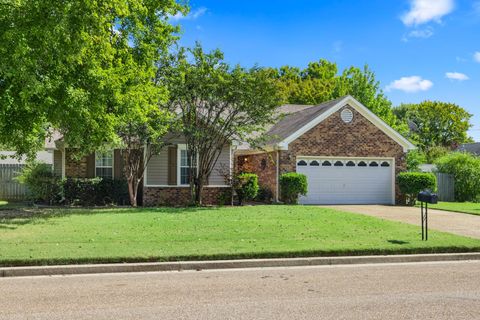 Photo of 160 GRETNA GREEN DR S, Munford, TN 38058 (MLS # 10207049)