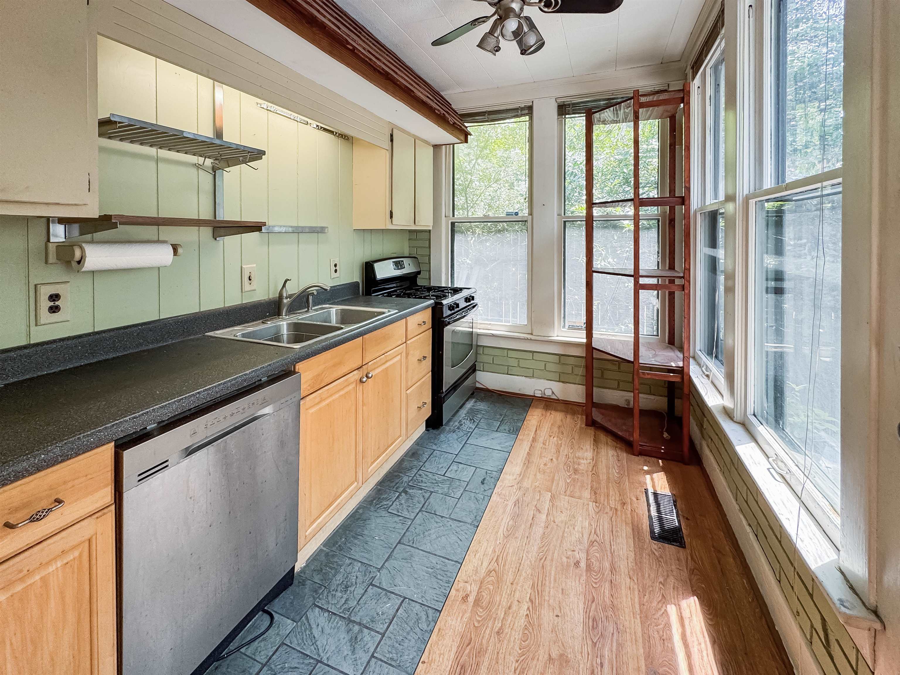 Memphis, Tennessee 38104, United States, 3 Bedrooms Bedrooms, ,1 BathroomBathrooms,Residential,Active,149933