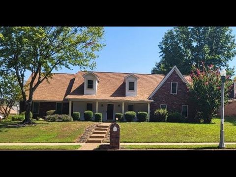 Photo of 1466 FOX TRACE DR, Cordova, TN 38016 (MLS # 10205880)