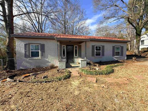 Photo of 226 OAK ST, Selmer, TN 38375 (MLS # 10211404)