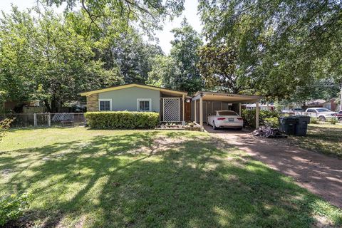 Single Family Residence in Memphis TN 4927 QUINCE RD.jpg