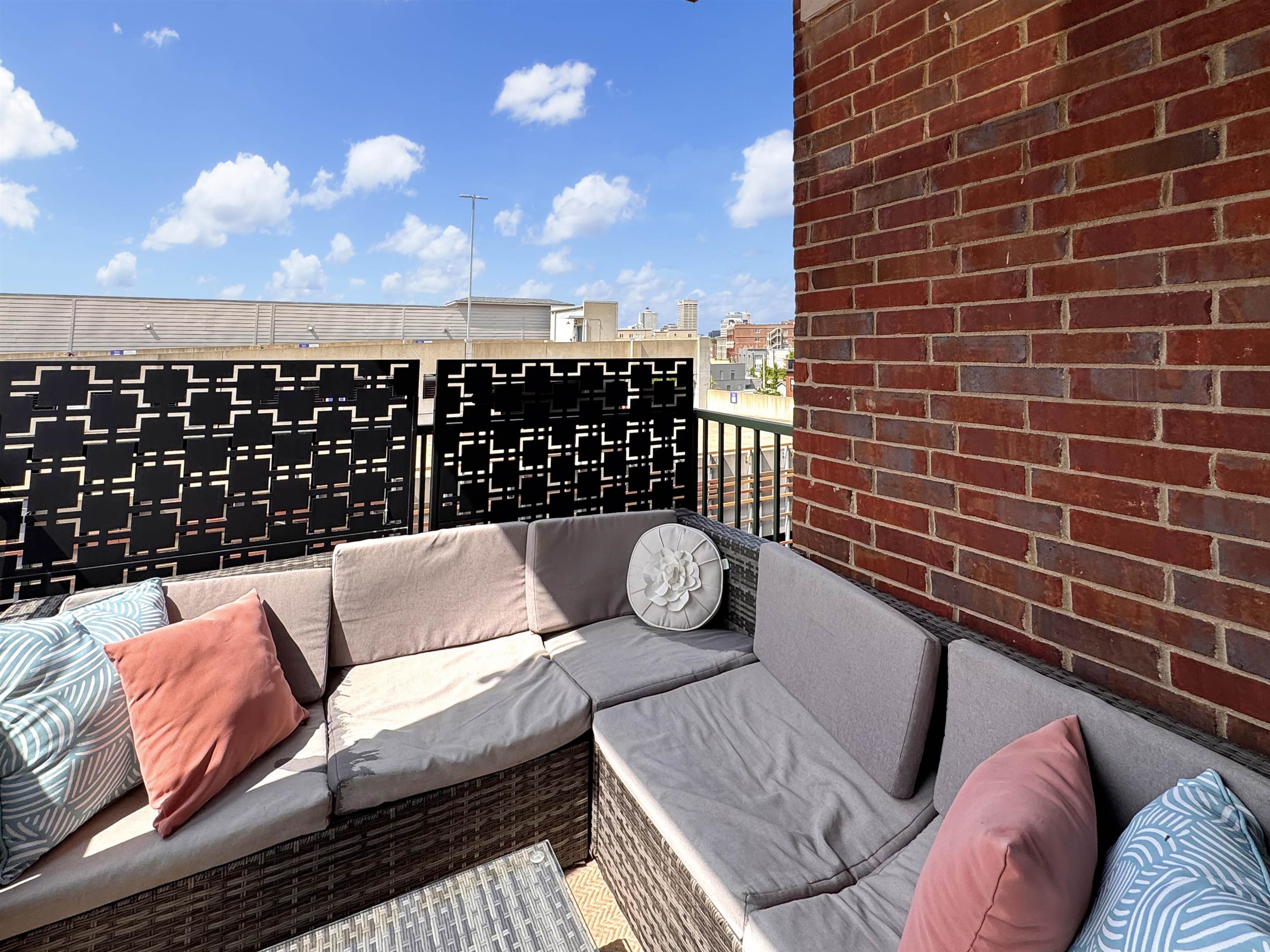 Memphis, Tennessee 38103, United States, 3 Bedrooms Bedrooms, ,3 BathroomsBathrooms,Residential,Active,150277