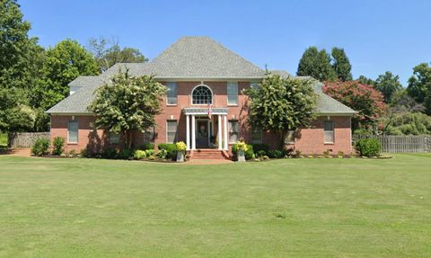 Photo of 37 CROWNPOINTE CV, Jackson, TN 38305 (MLS # 10216001)