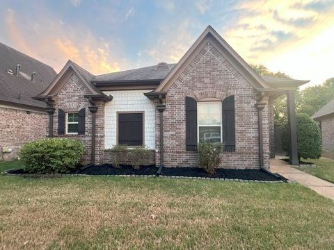 Photo of 1977 ROCHELLE LN, Cordova, TN 38016 (MLS # 10215663)