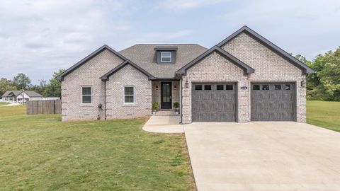 Photo of 450 CORDOVA CV, Savannah, TN 38372 (MLS # 10220339)