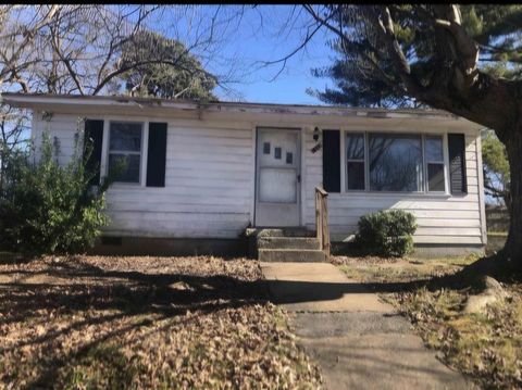 Photo of 1324 TODD AVE, Dyersburg, TN 38024 (MLS # 10194945)