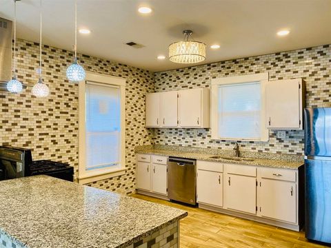 Photo of 635 N MERTON AVE, Memphis, TN 38112 (MLS # 10208861) Photo of 635 N MERTON AVE, Memphis, TN 38112 (MLS # 10208861)