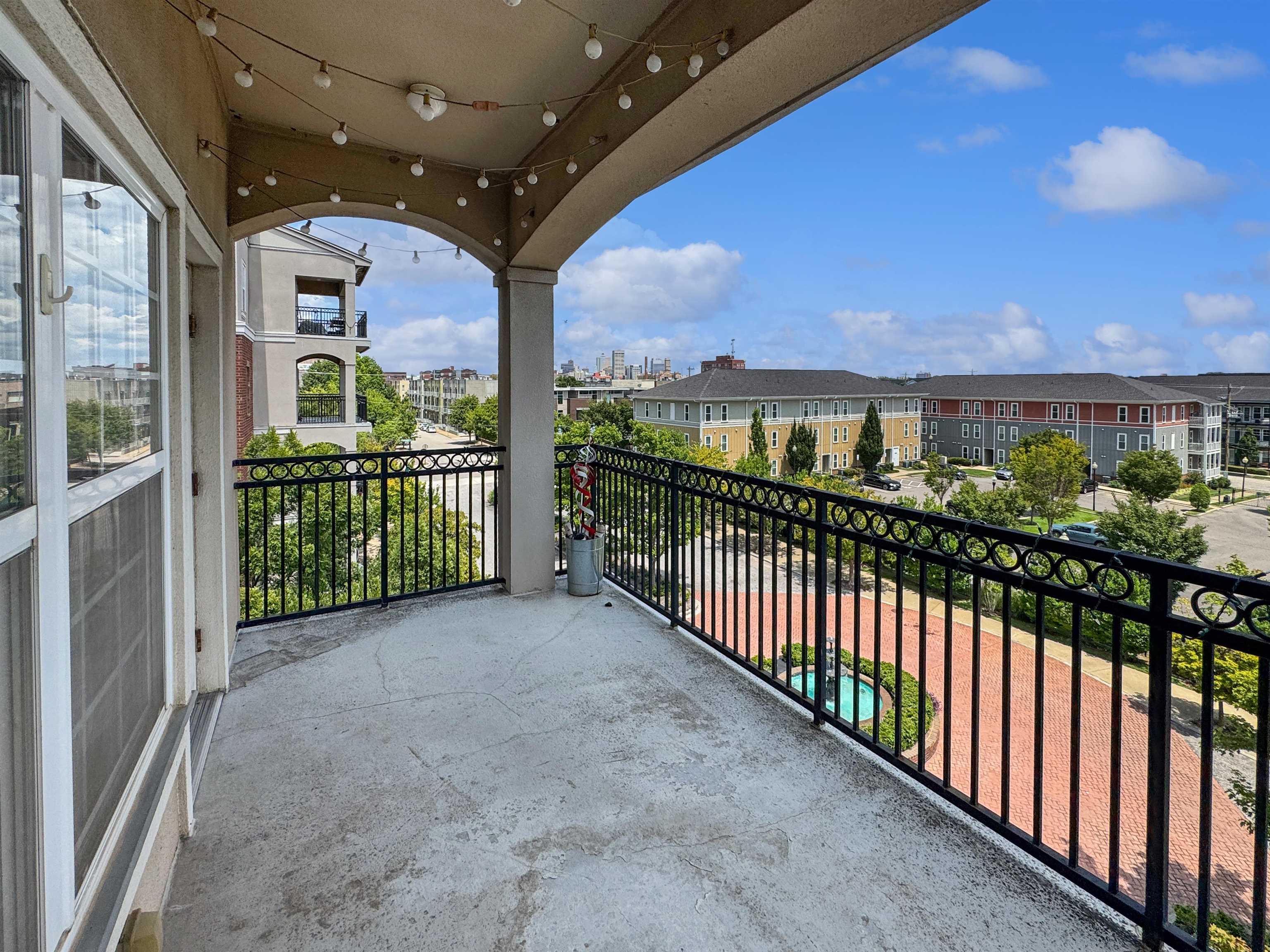 Memphis, Tennessee 38103, United States, 2 Bedrooms Bedrooms, ,2 BathroomsBathrooms,Residential,Active,189855