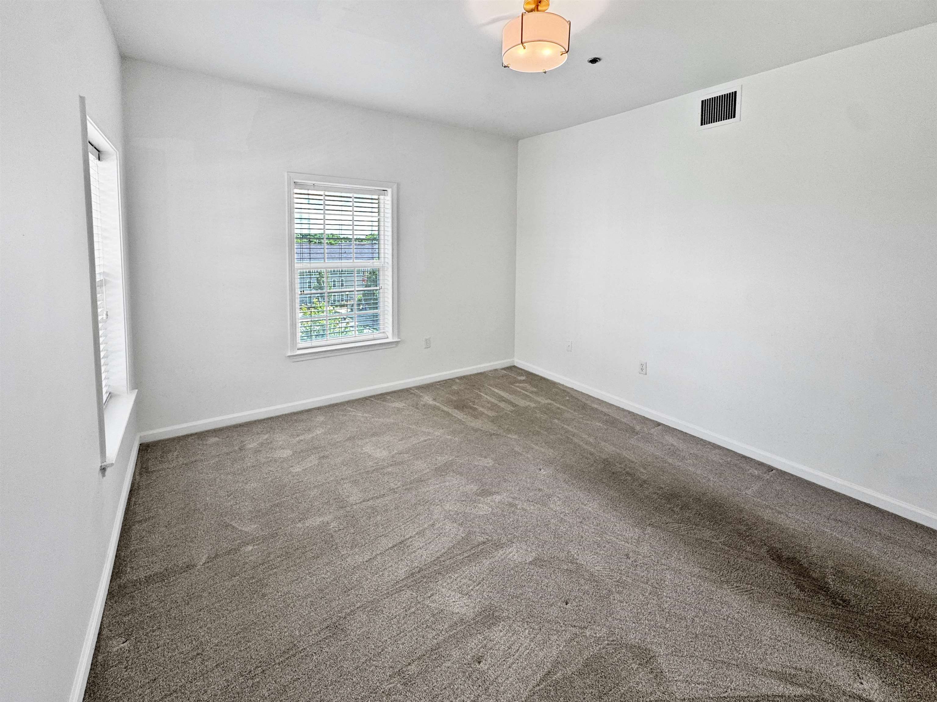 Memphis, Tennessee 38103, United States, 2 Bedrooms Bedrooms, ,2 BathroomsBathrooms,Residential,Active,189855