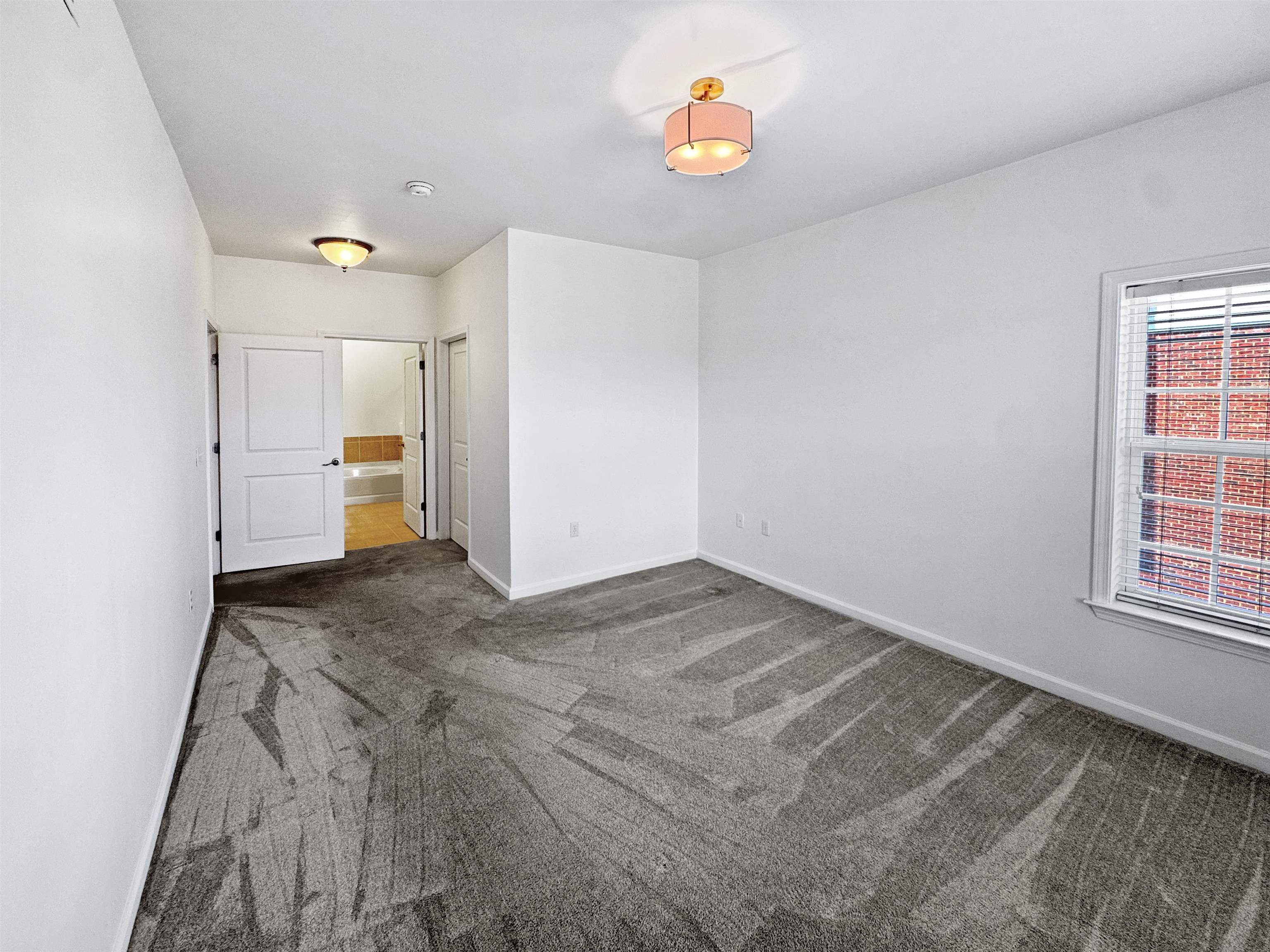 Memphis, Tennessee 38103, United States, 2 Bedrooms Bedrooms, ,2 BathroomsBathrooms,Residential,Active,189855