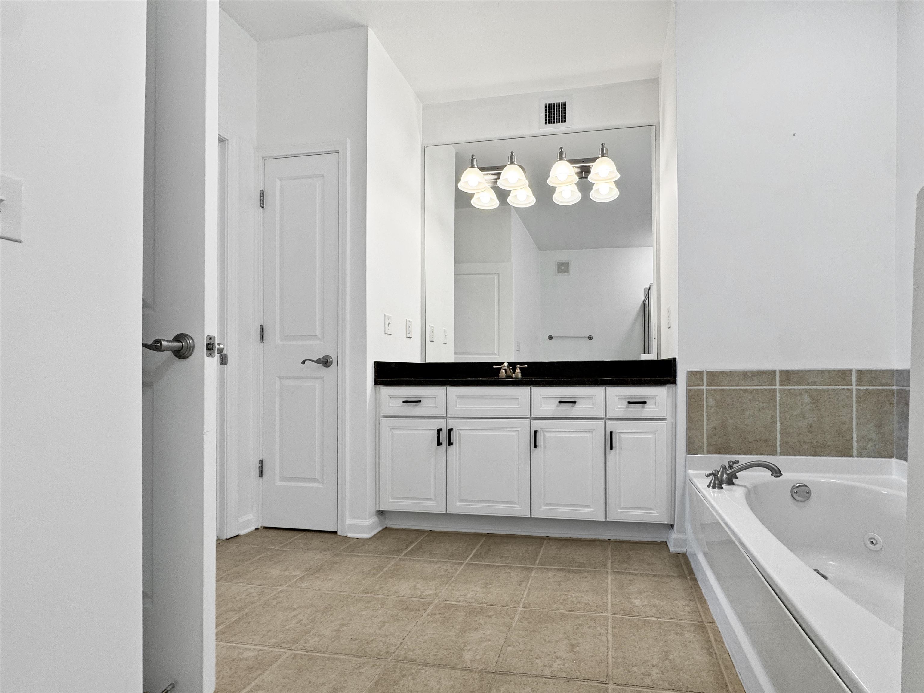 Memphis, Tennessee 38103, United States, 2 Bedrooms Bedrooms, ,2 BathroomsBathrooms,Residential,Active,189855