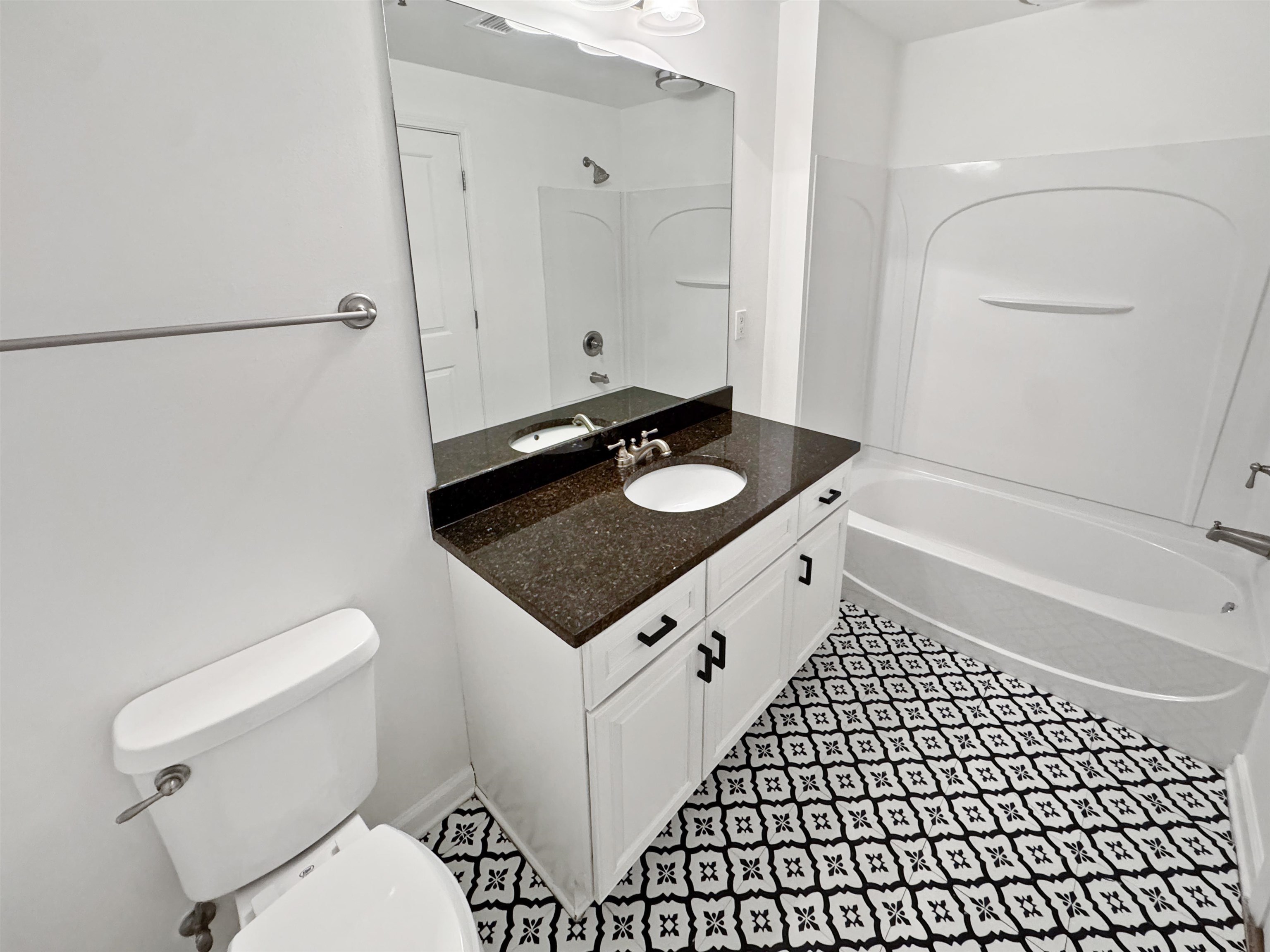 Memphis, Tennessee 38103, United States, 2 Bedrooms Bedrooms, ,2 BathroomsBathrooms,Residential,Active,189855